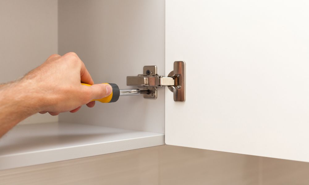 3 Considerations When Choosing New Cabinet Hinges