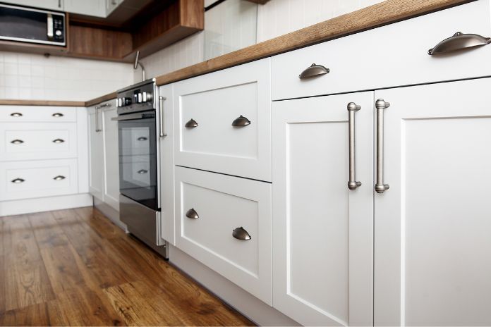 3 Tips on Choosing New Cabinet Pulls and Knobs