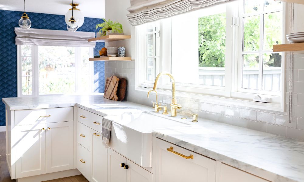 What Hardware Looks Best With White Kitchen Cabinets?
